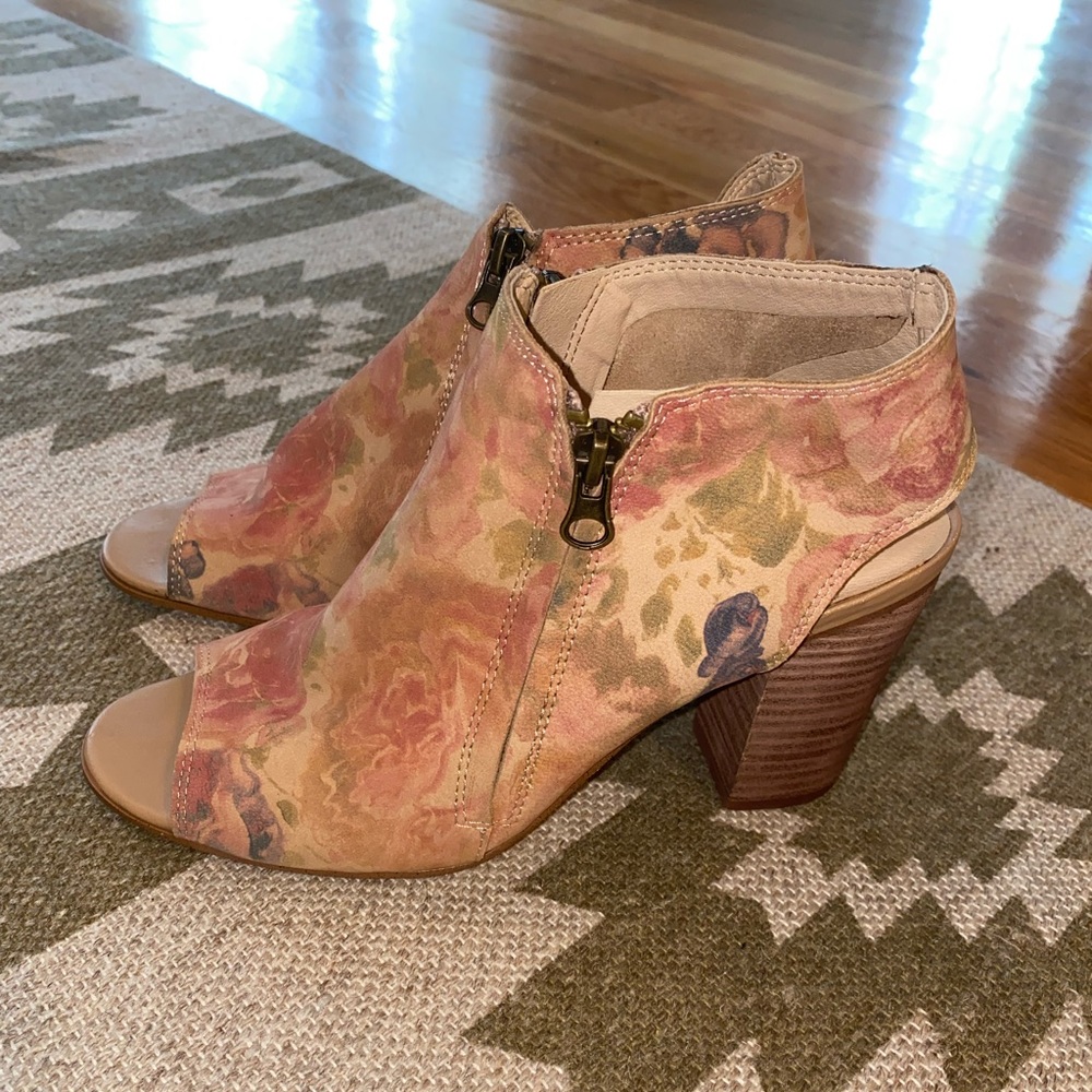 Sbicca Thea Open Toe Bootie - Picture 5 of 8